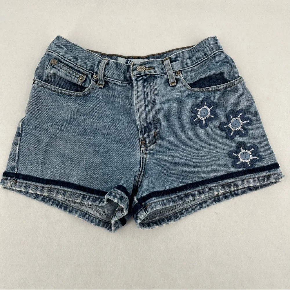 ARIZONA JEAN Company Juniors Jean Shorts with Flower accents Vintage size: 3 - Picture 1 of 7